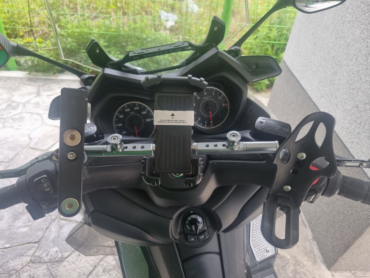 야마하 XMAX 300 ABS more