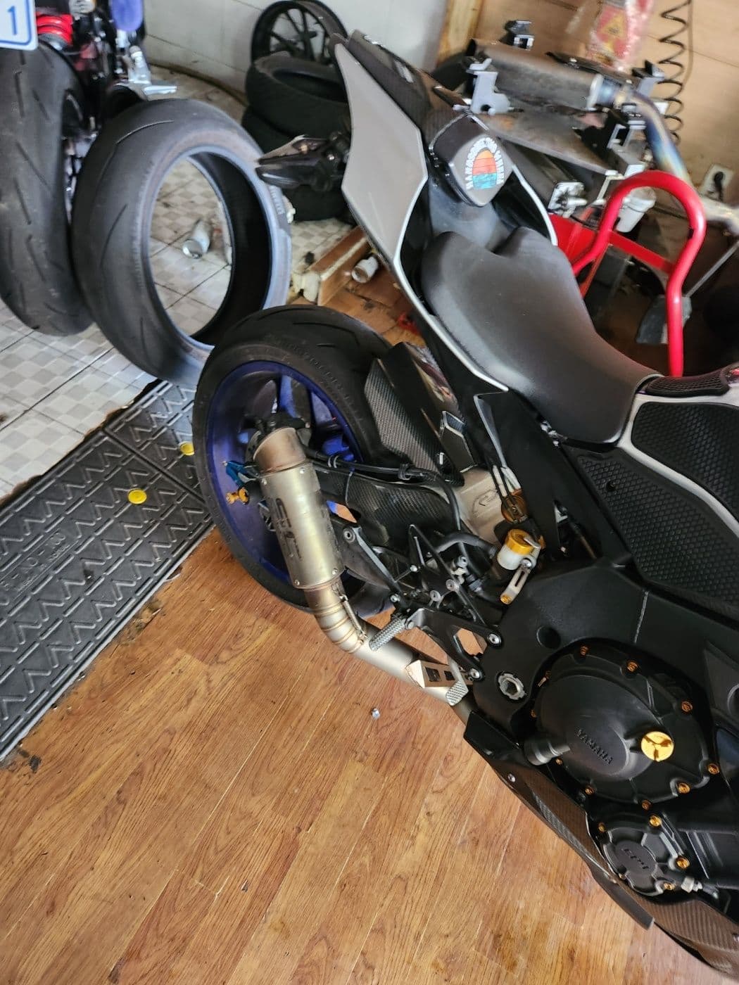 야마하 YZF R1 M 10