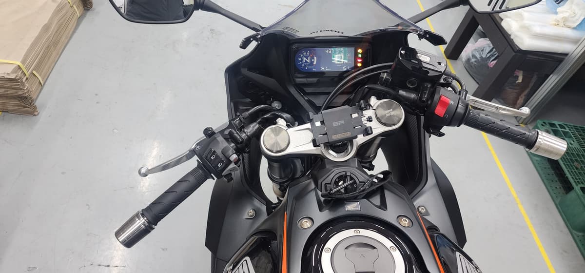 혼다 CBR 650 R MT more