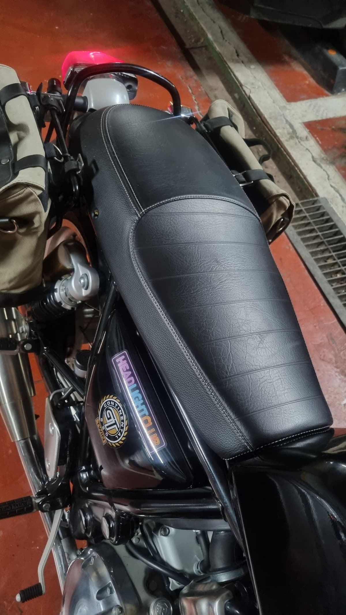 로얄엔필드 컨티넨탈 GT 650 8