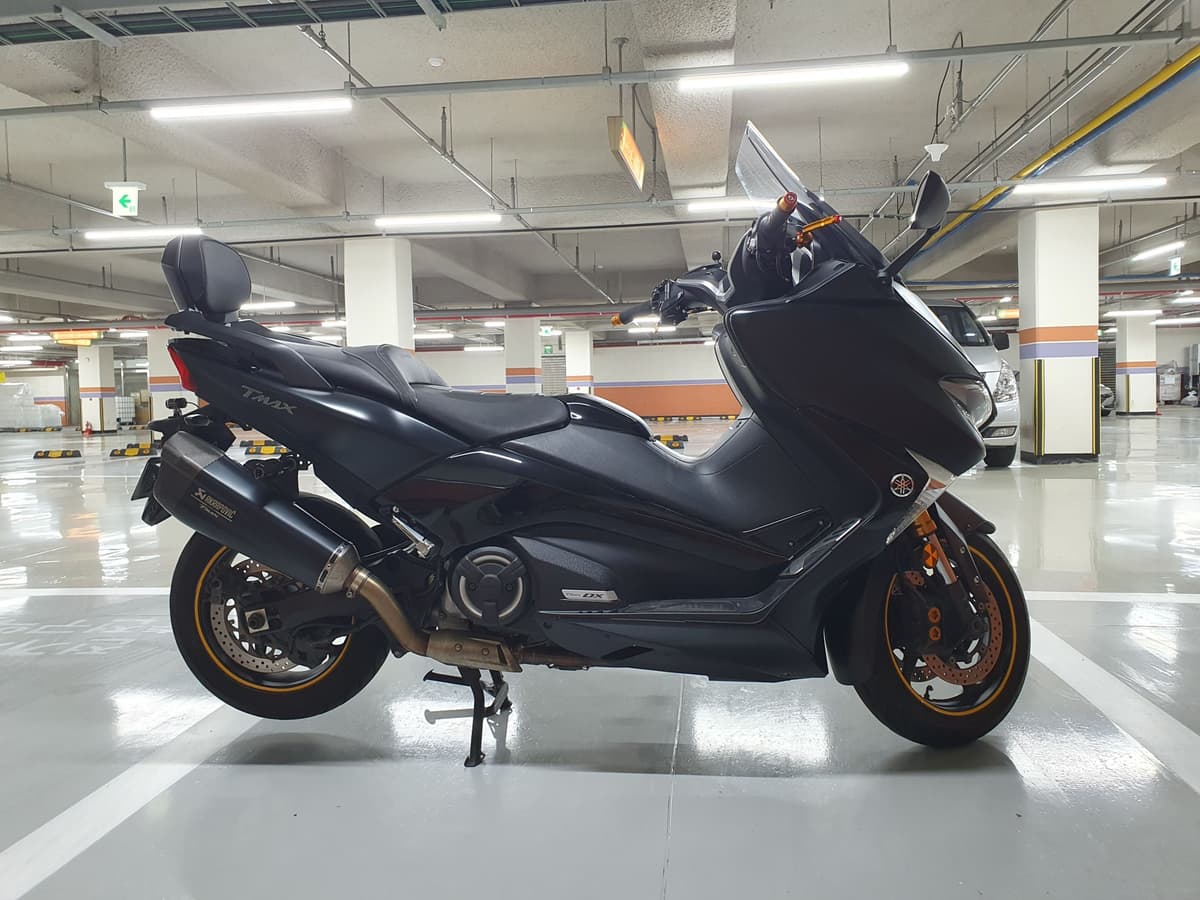 야마하 TMAX DX 1