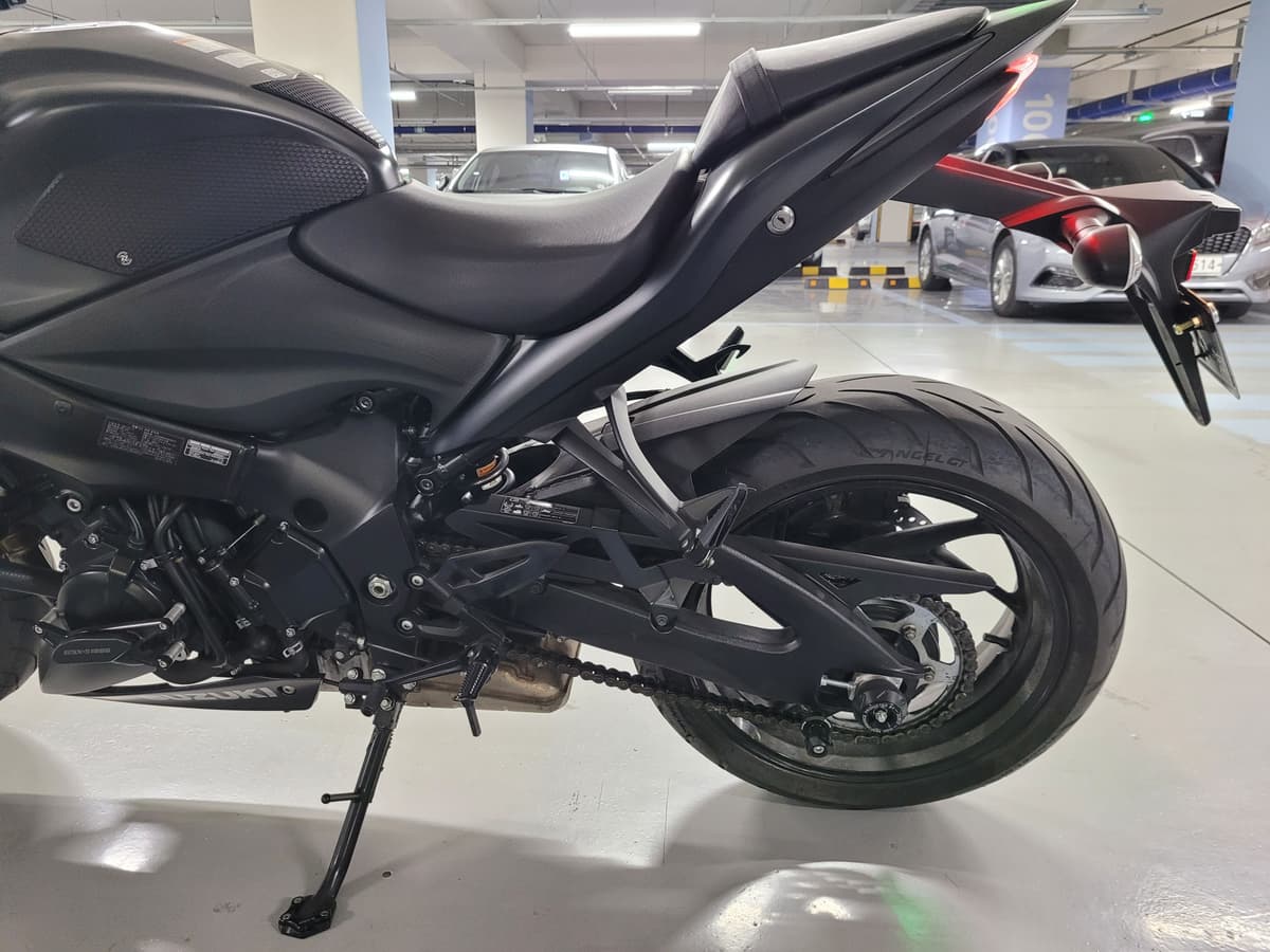 스즈키 GSX S 1000 12