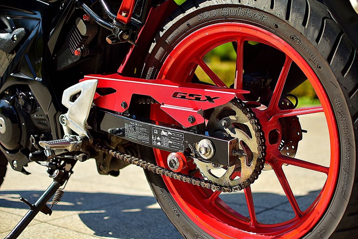 스즈키 GSX S 125 18