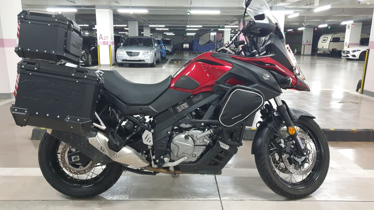 스즈키 브이스트롬 650 XT 1