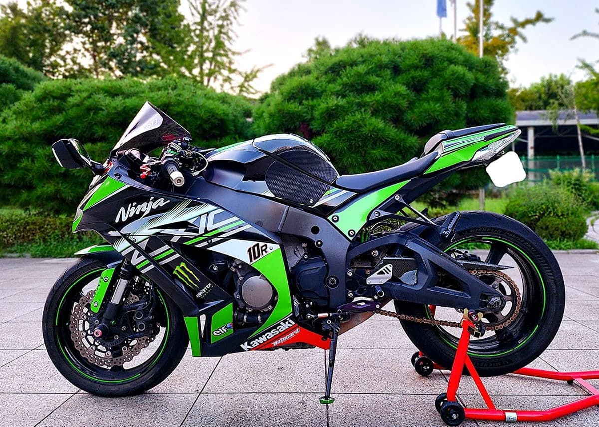 가와사키 닌자 ZX 10 R 1