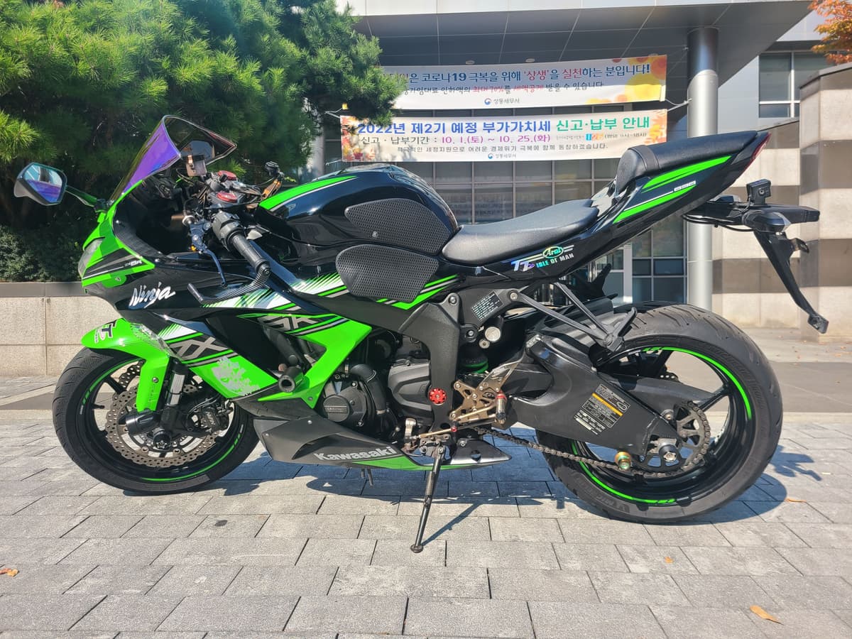 가와사키 닌자 ZX-6R 2