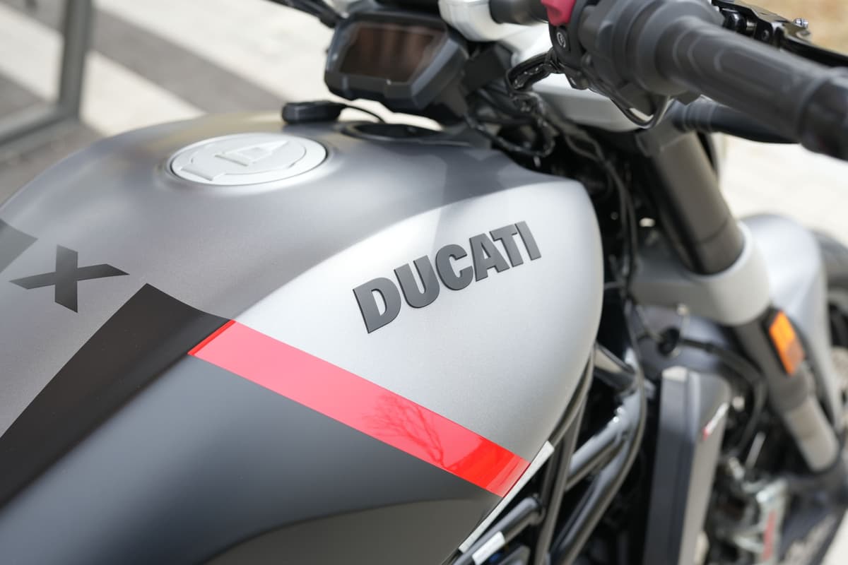 두카티 X 디아벨 블랙스타 21