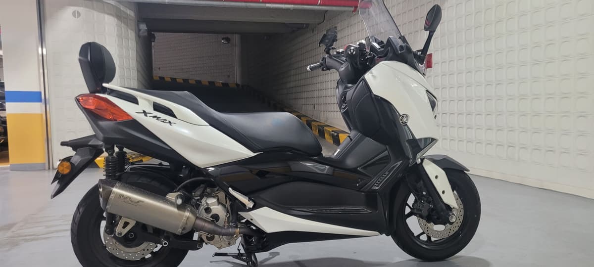 야마하 XMAX 300 ABS 1