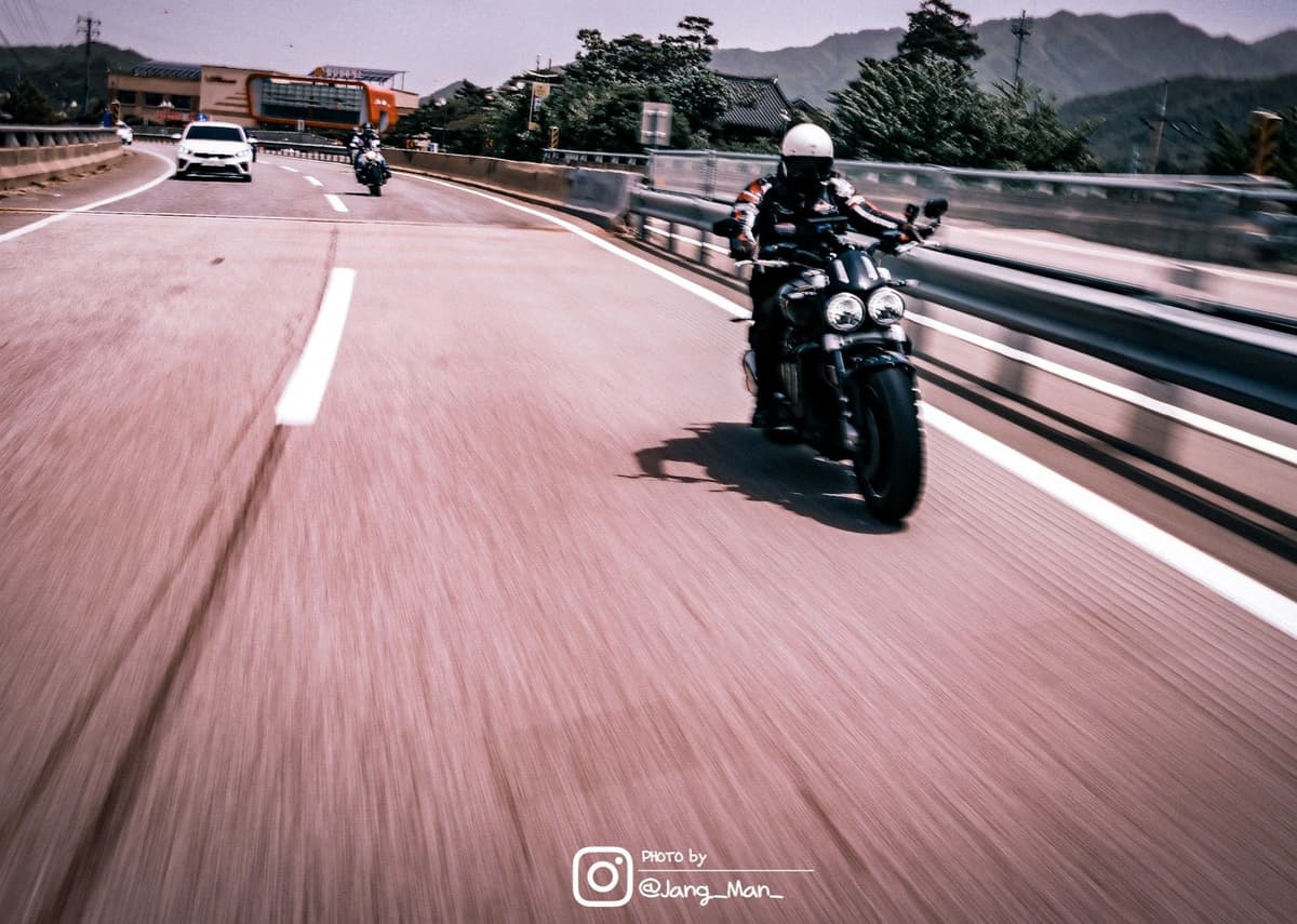 트라이엄프 로켓III R 3