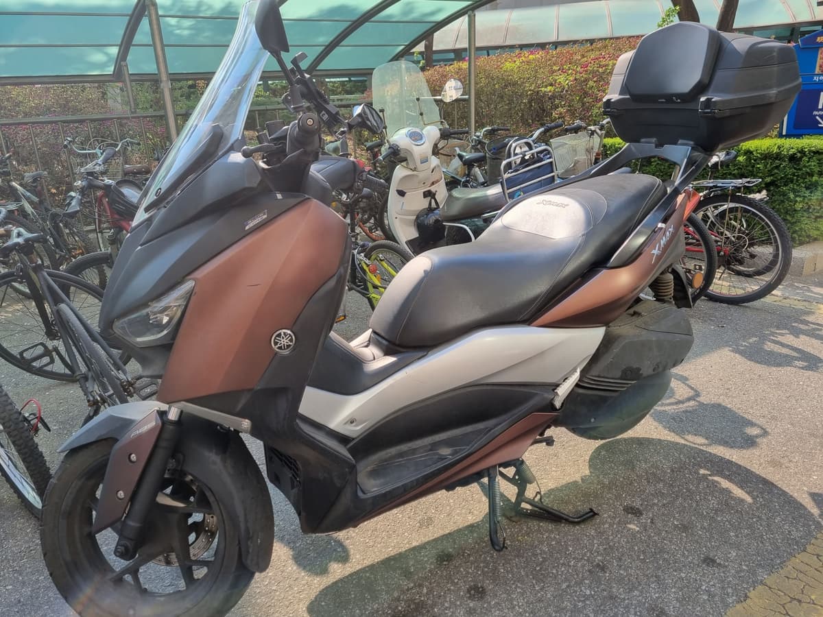 야마하 XMAX 300 ABS 2