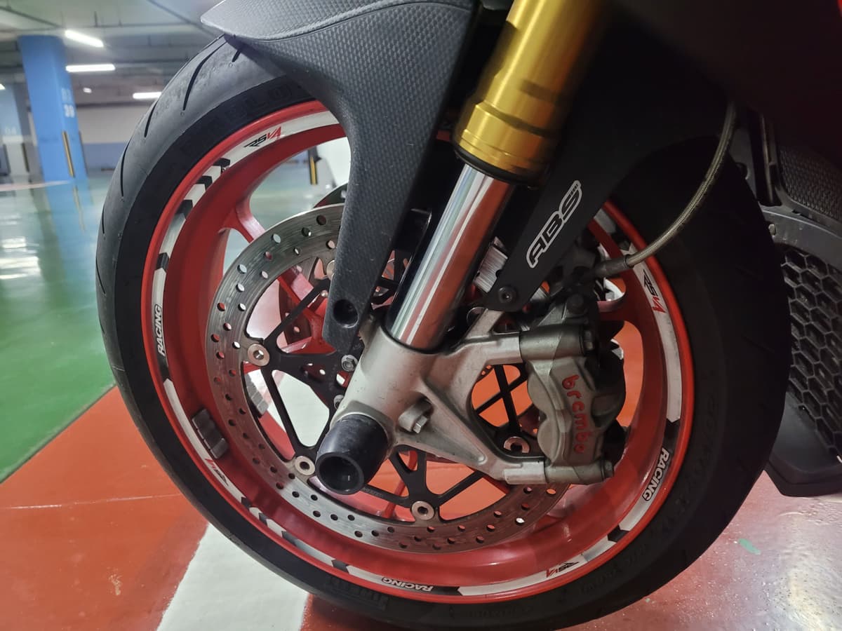 아프릴리아 RSV 4 RR 10