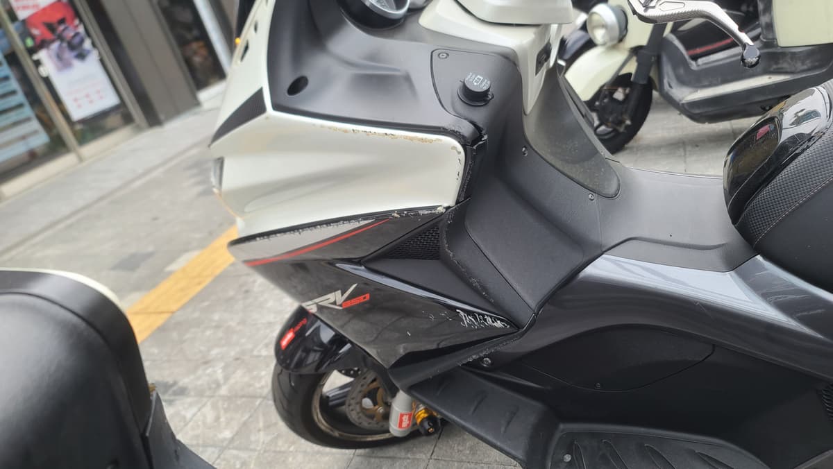 아프릴리아 SRV 850 7