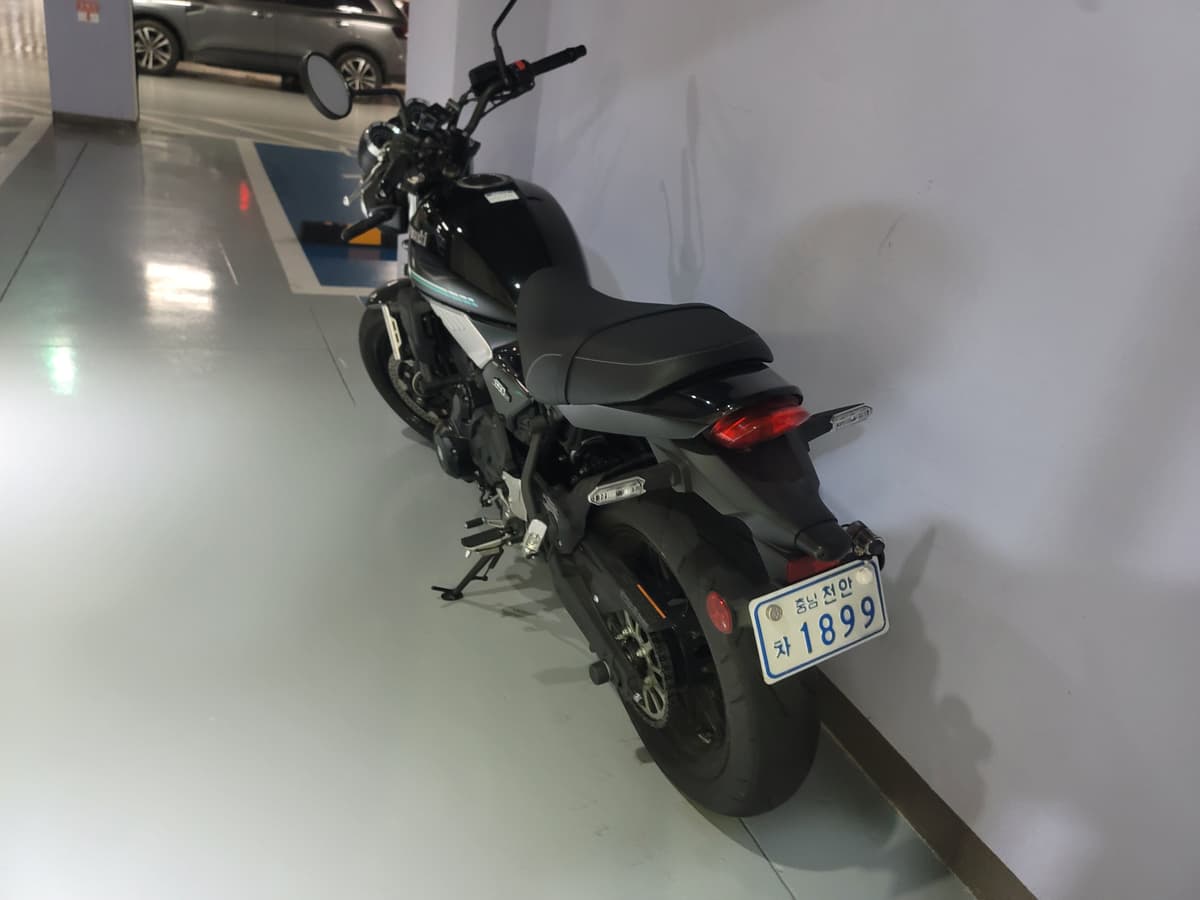 가와사키 Z 650 RS 4