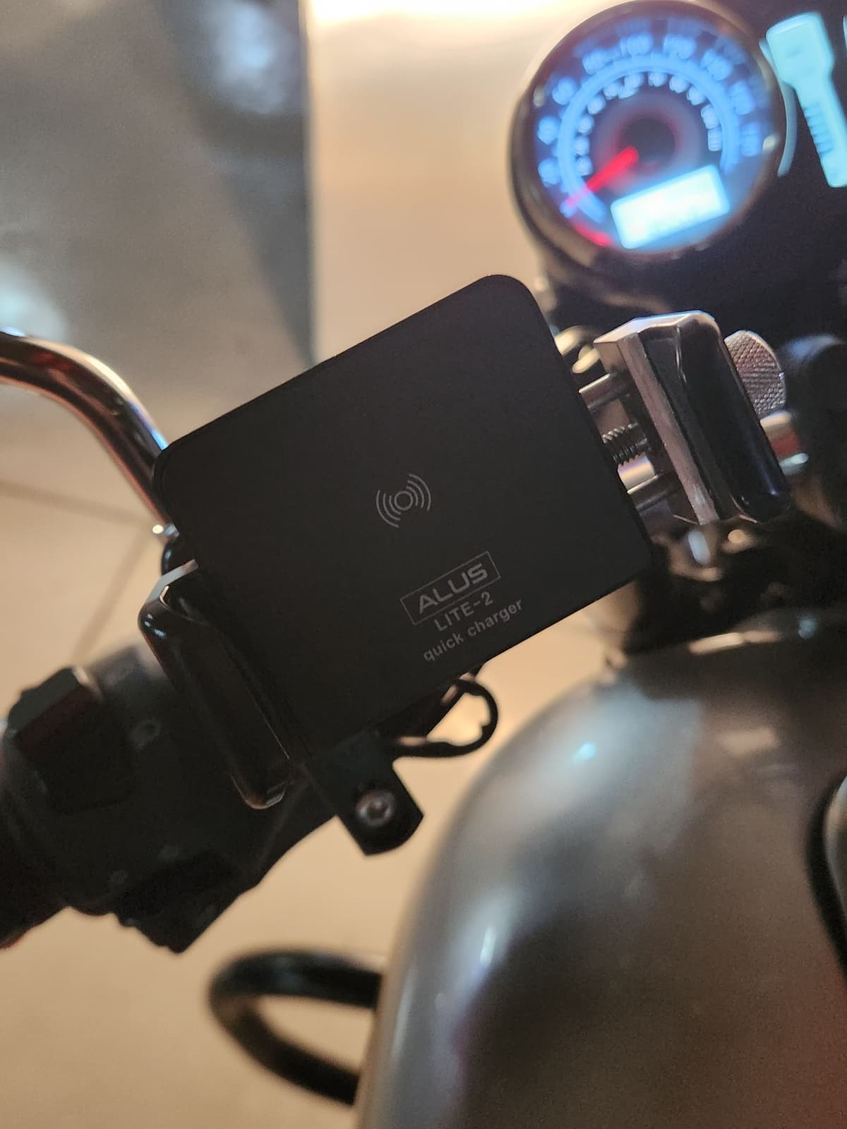 베넬리 임페리알레 400 ABS 8