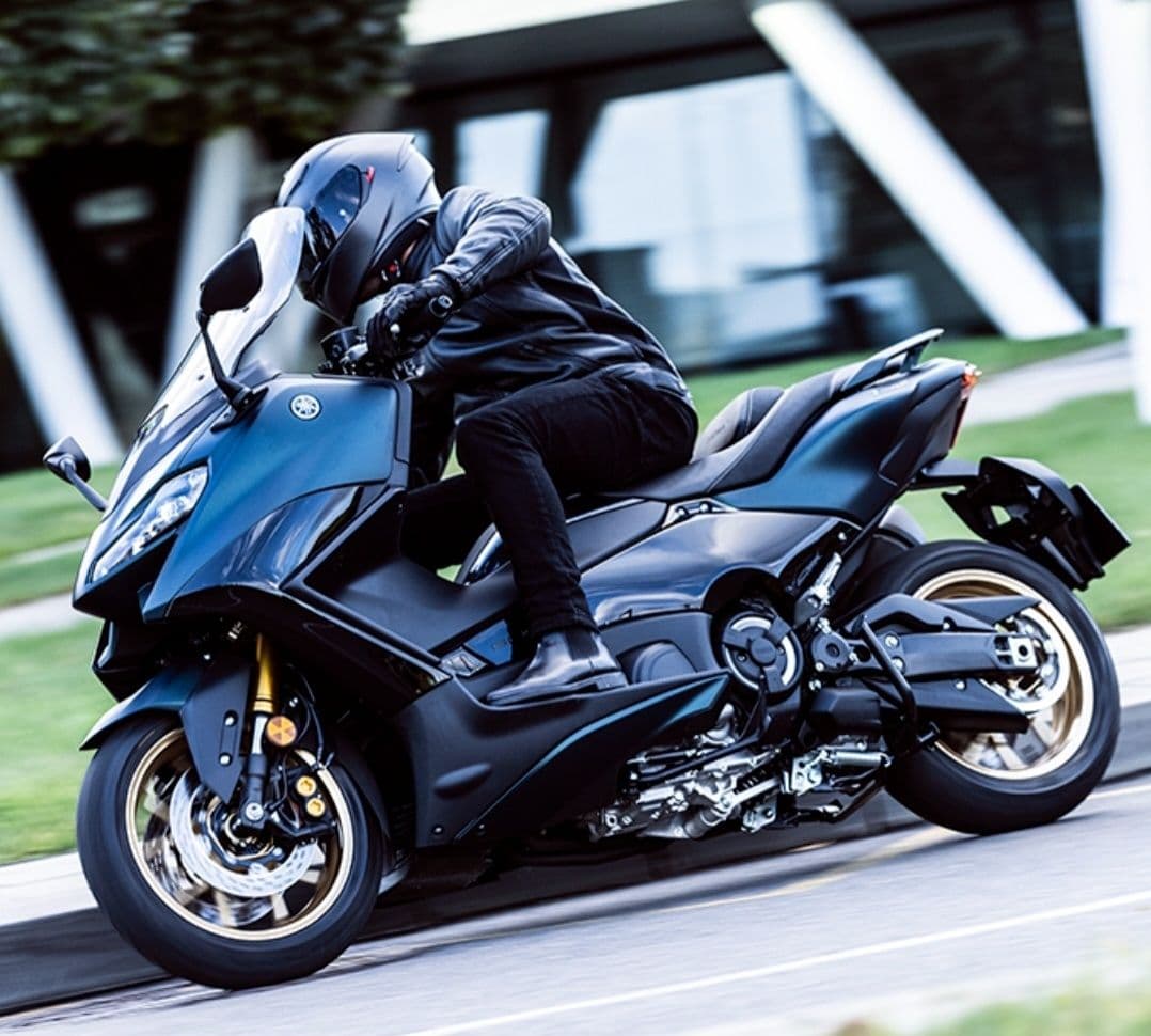 야마하 TMAX 560 9