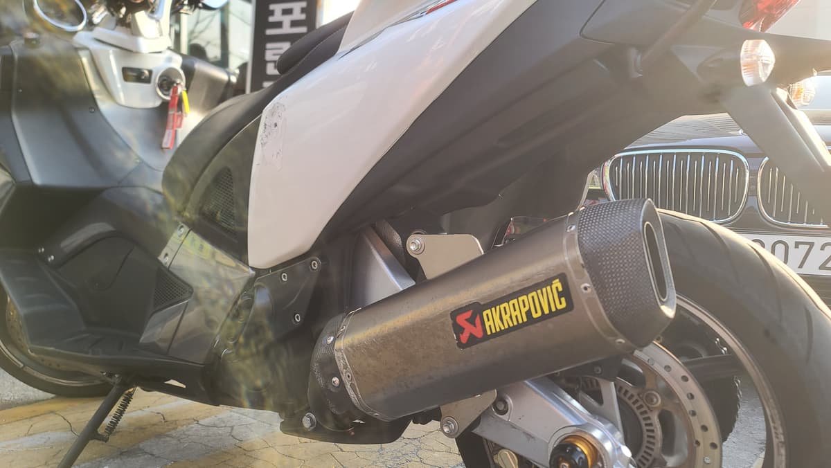 아프릴리아 SRV 850 10