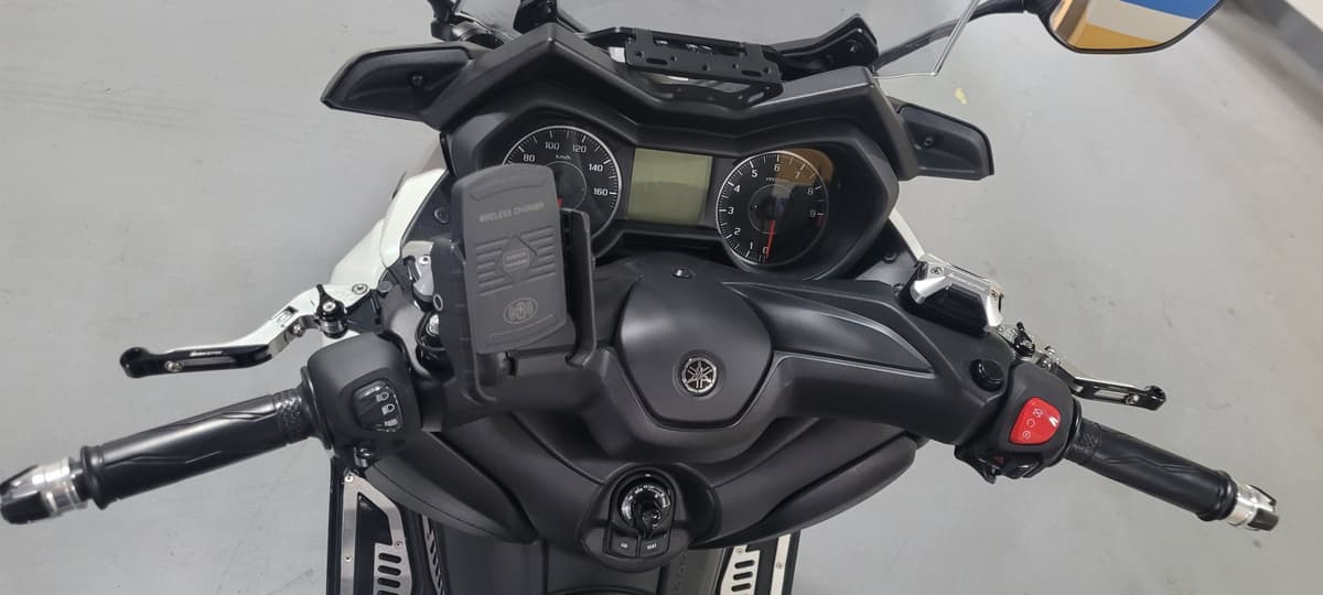 야마하 XMAX 300 ABS more