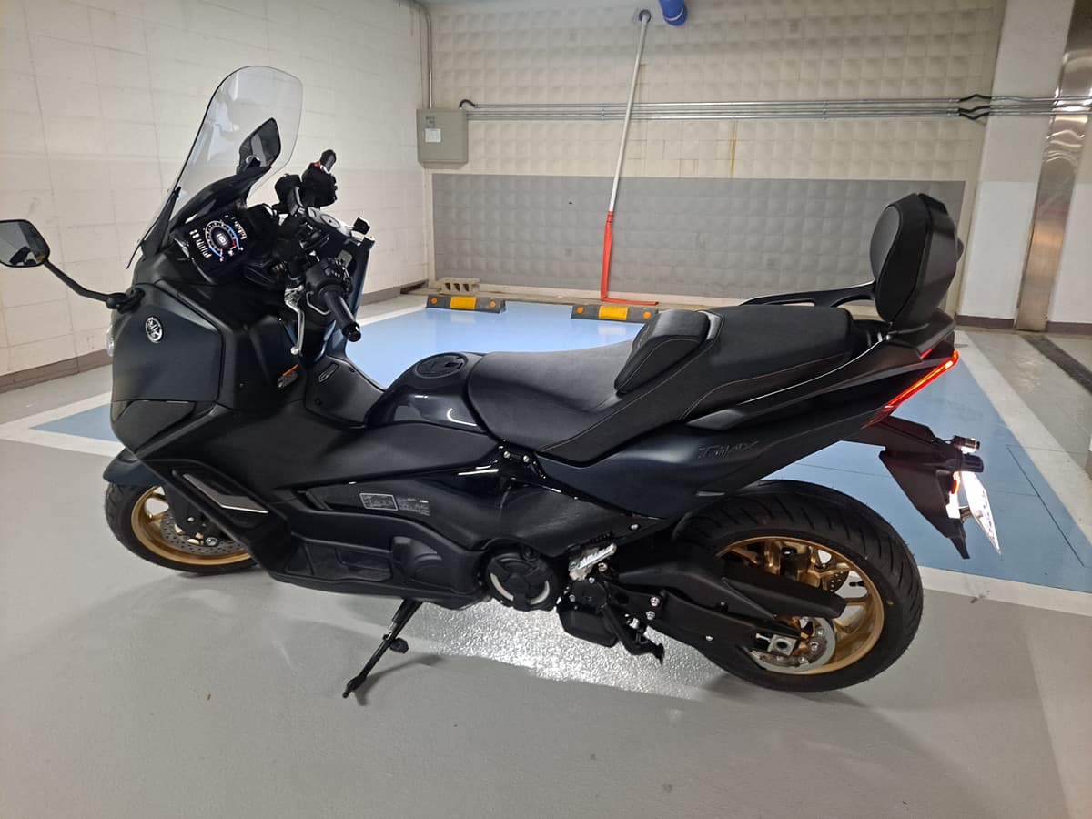 야마하 TMAX 560 2