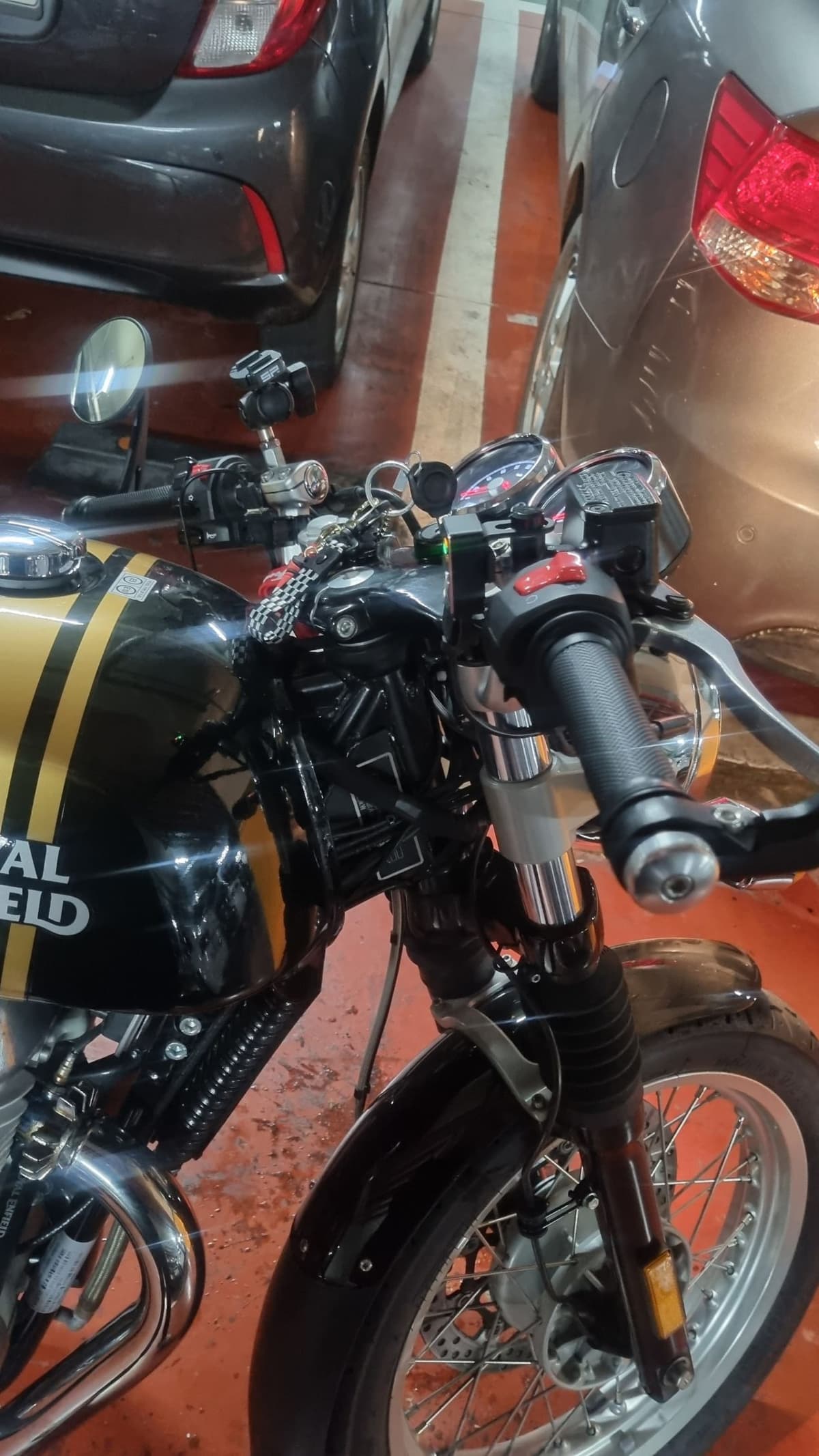 로얄엔필드 컨티넨탈 GT 650 more