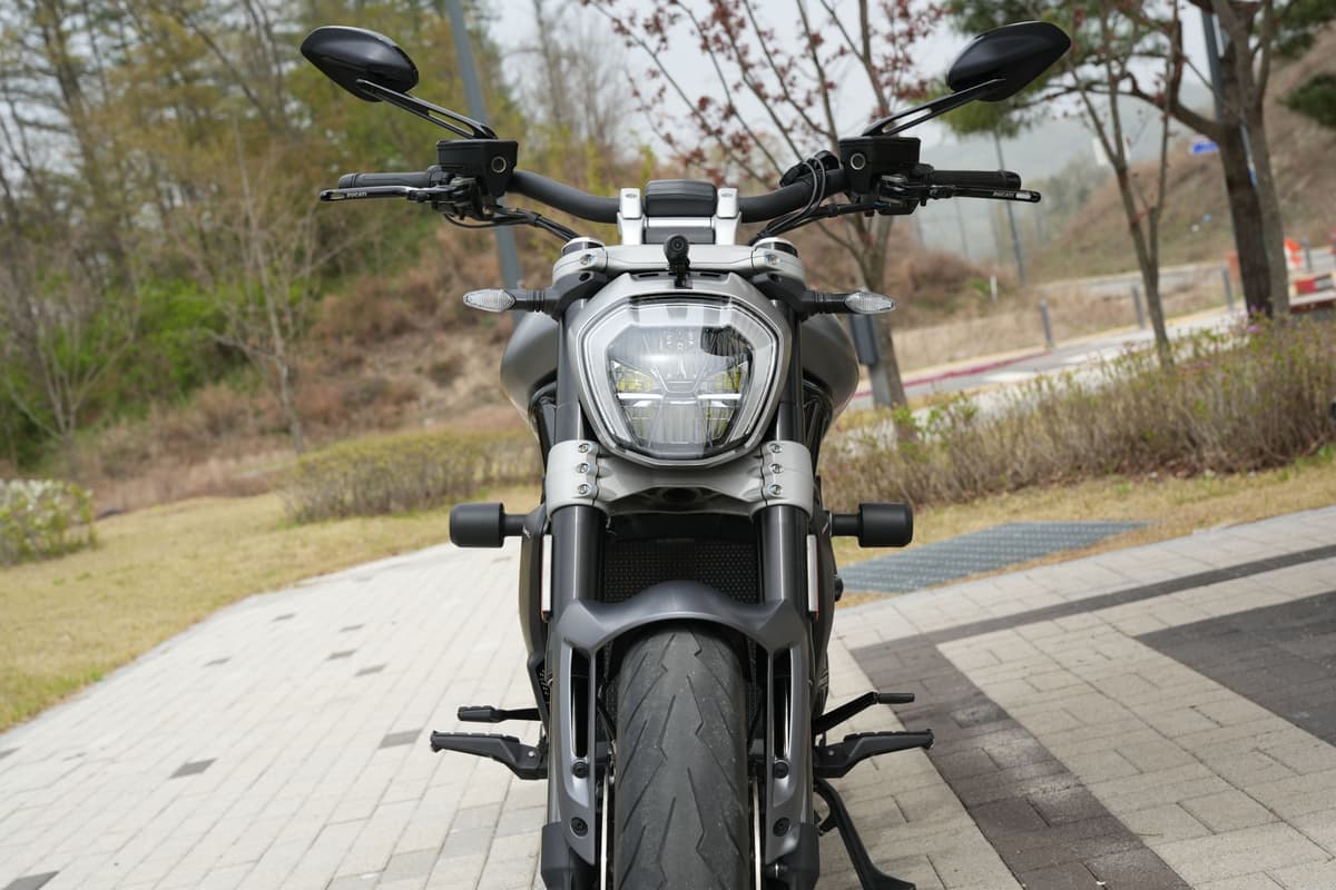 두카티 X 디아벨 블랙스타 7