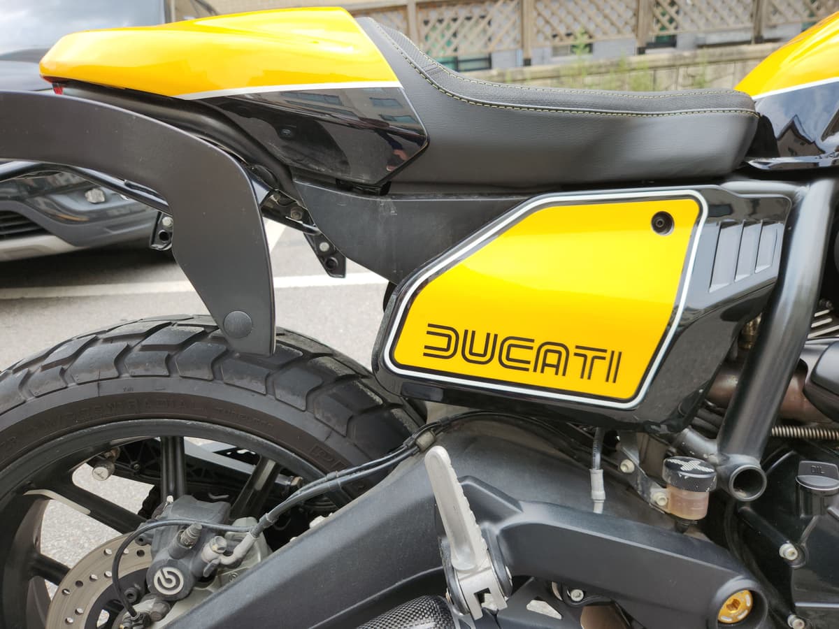 두카티 스크램블러 풀 스로틀 11