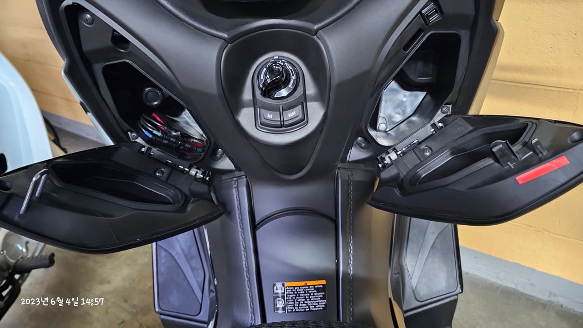 야마하 XMAX 300 ABS 7