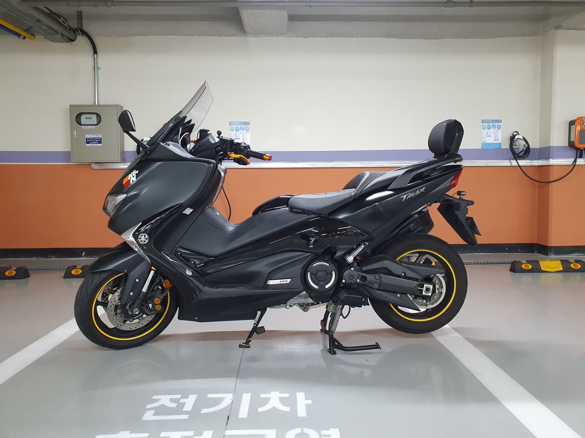 야마하 TMAX DX 2