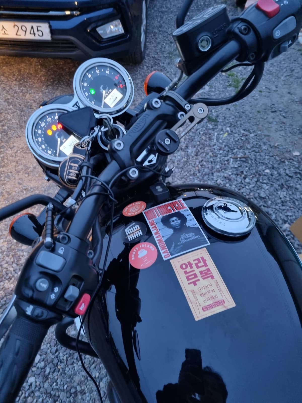 트라이엄프 본네빌 T120 블랙 5