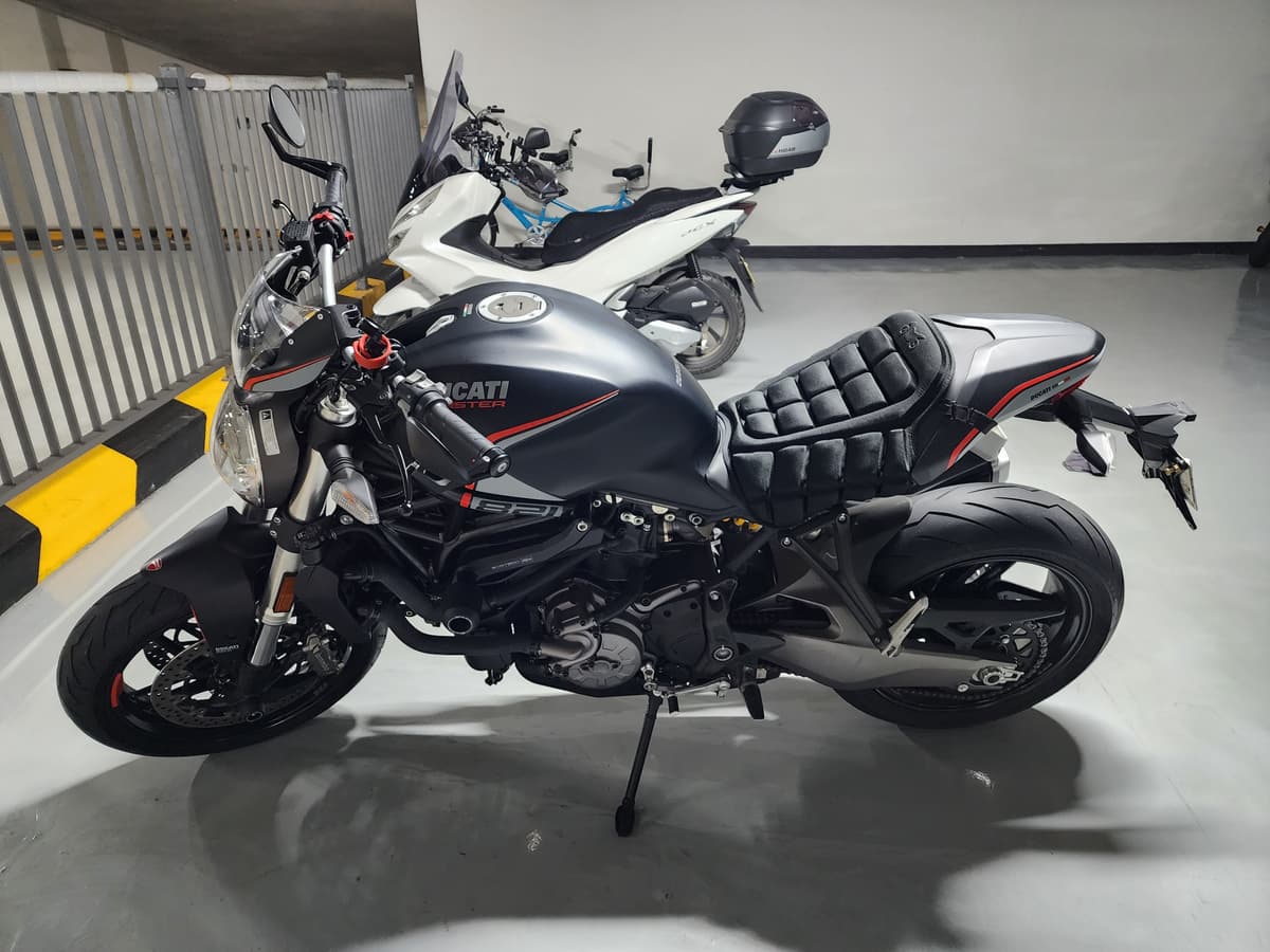 두카티 몬스터 821 스텔스 2