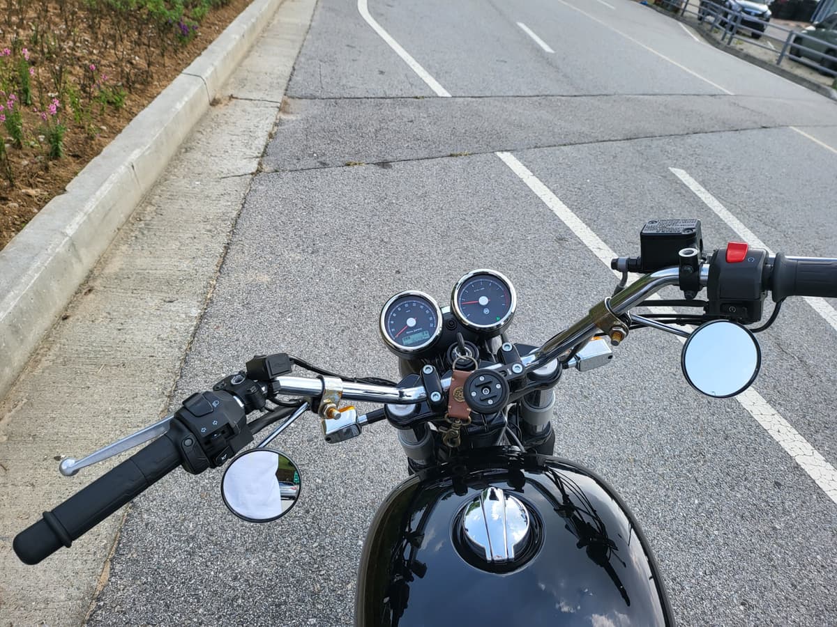 로얄엔필드 인터셉터 650 more