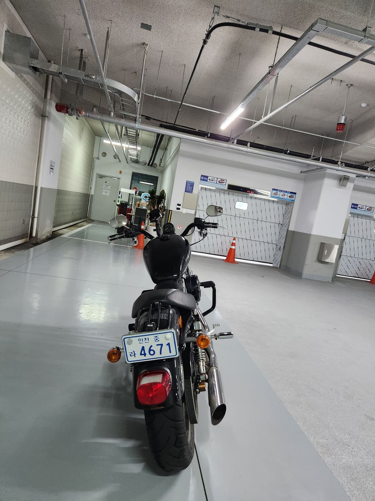 할리데이비슨 883 슈퍼로우 4