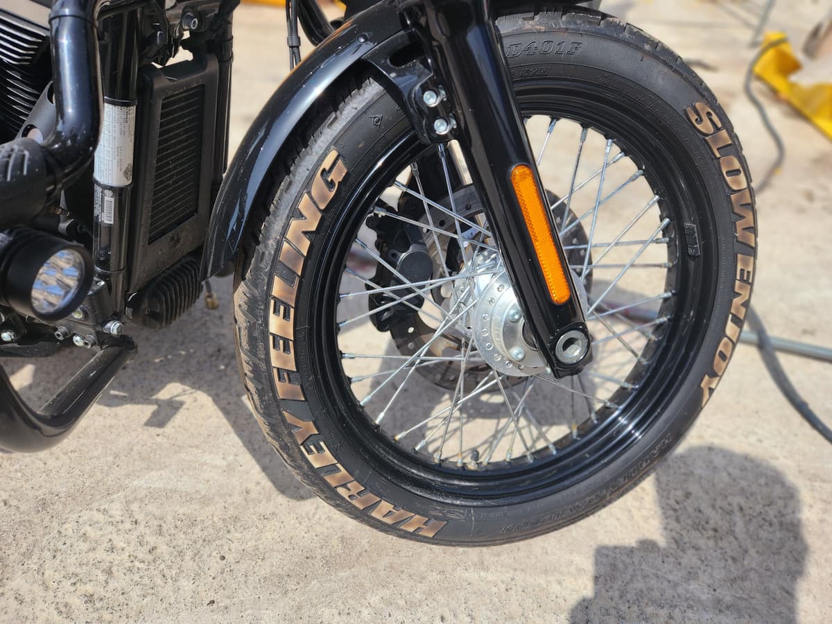 할리데이비슨 다이나 스트리트밥 more