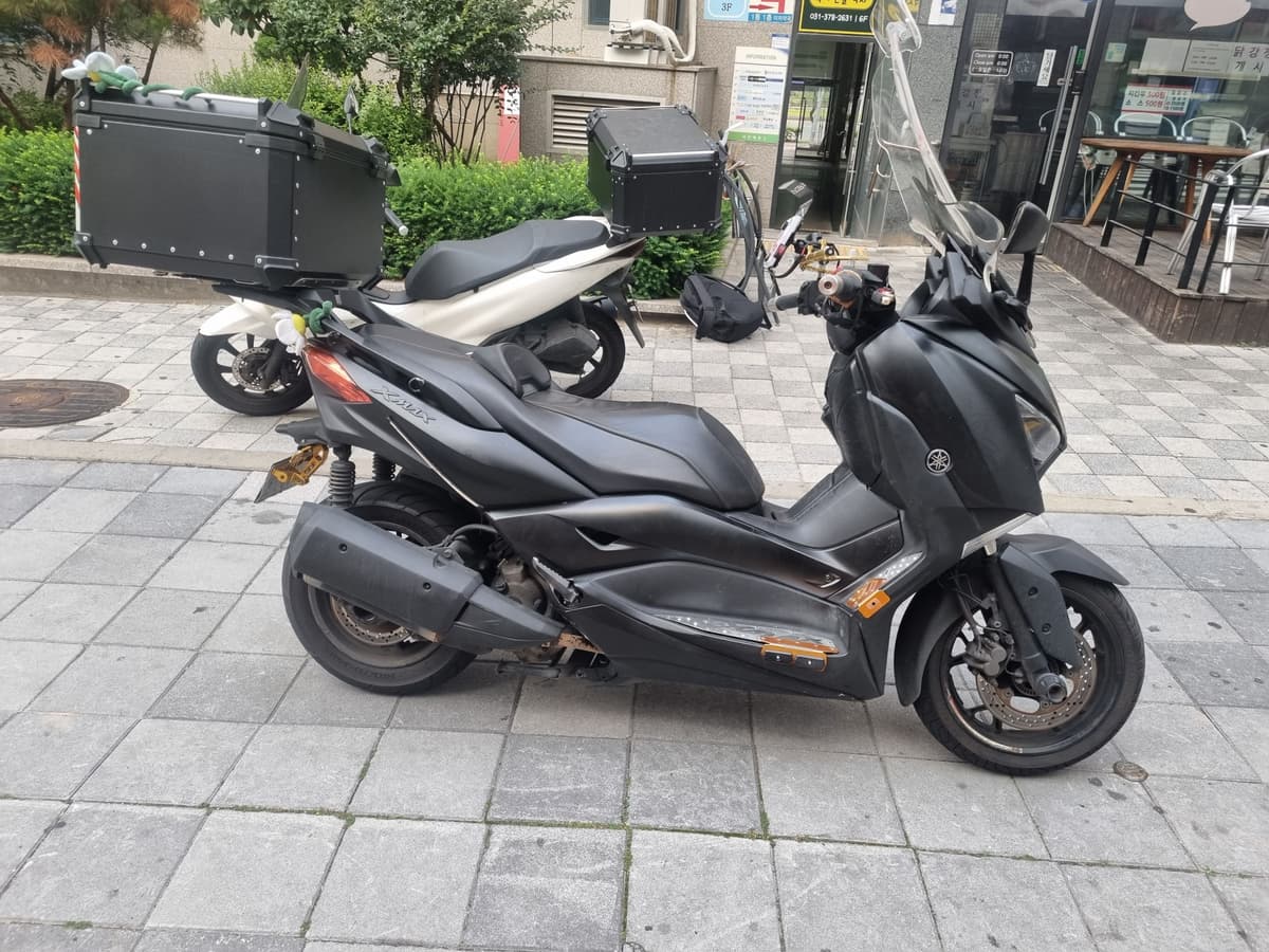 야마하 XMAX 300 ABS 1