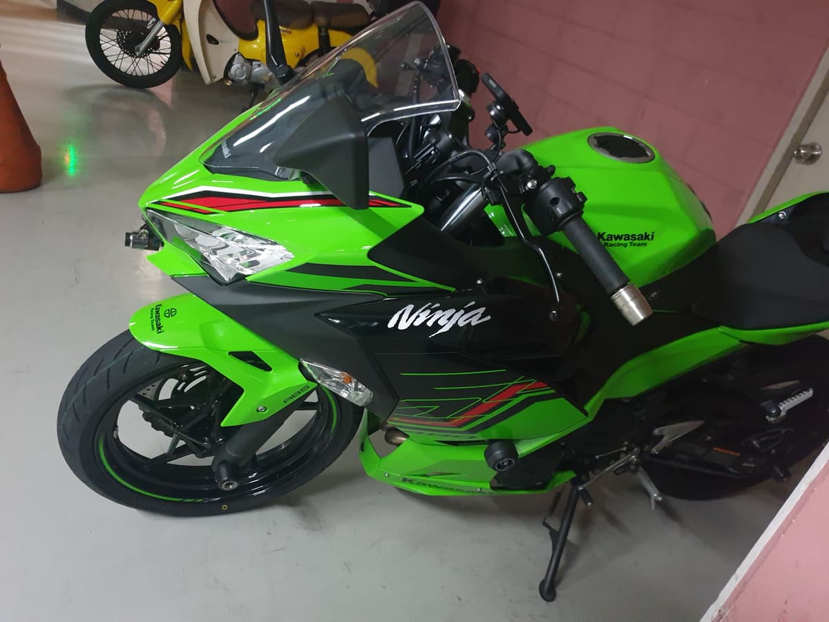 가와사키 닌자 400 ABS 1