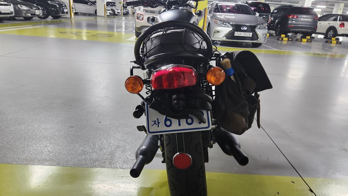 트라이엄프 본네빌 T120 블랙 4