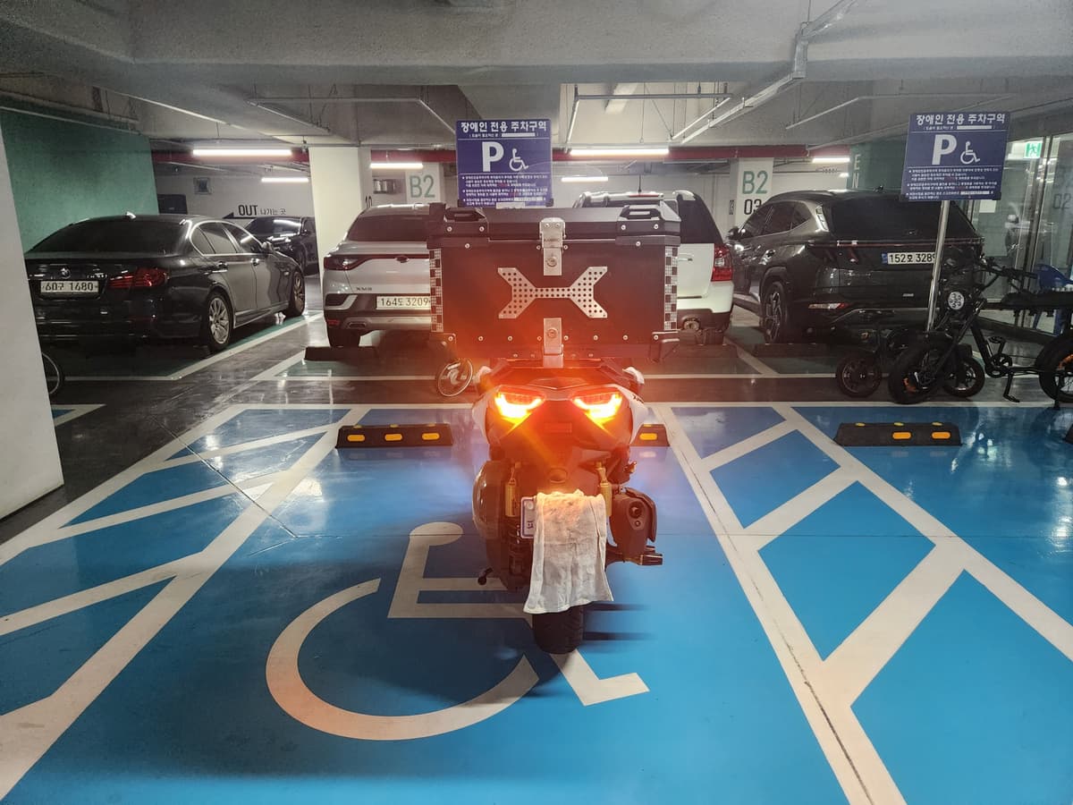 야마하 XMAX 300 ABS 4