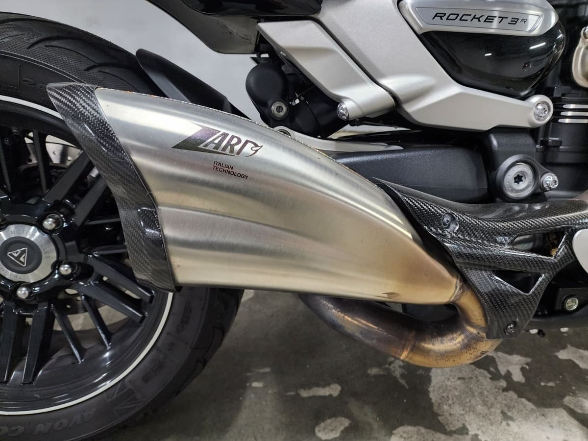 트라이엄프 로켓III R 10