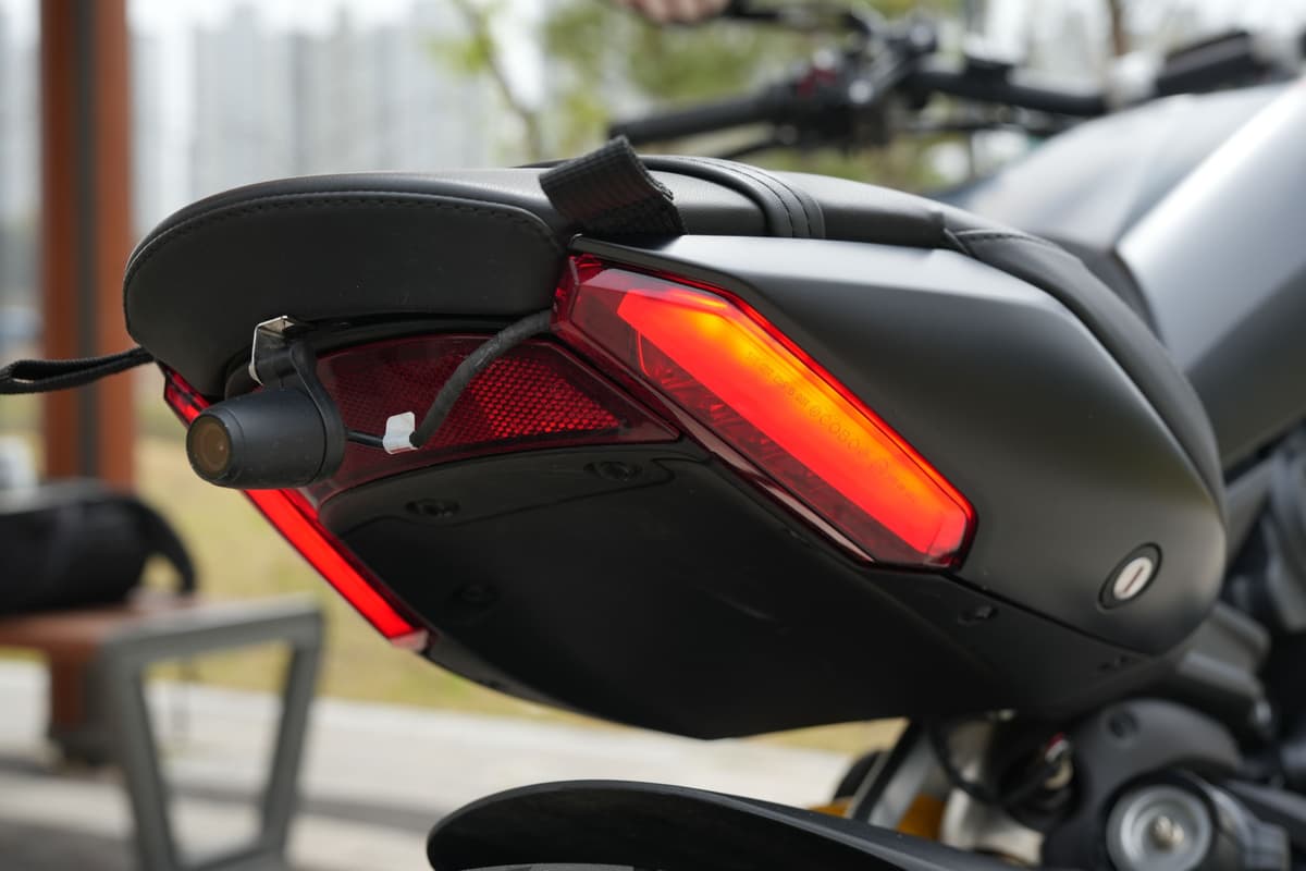 두카티 X 디아벨 블랙스타 15