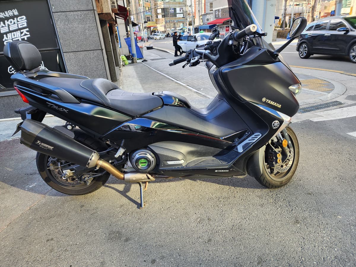야마하 TMAX DX 1