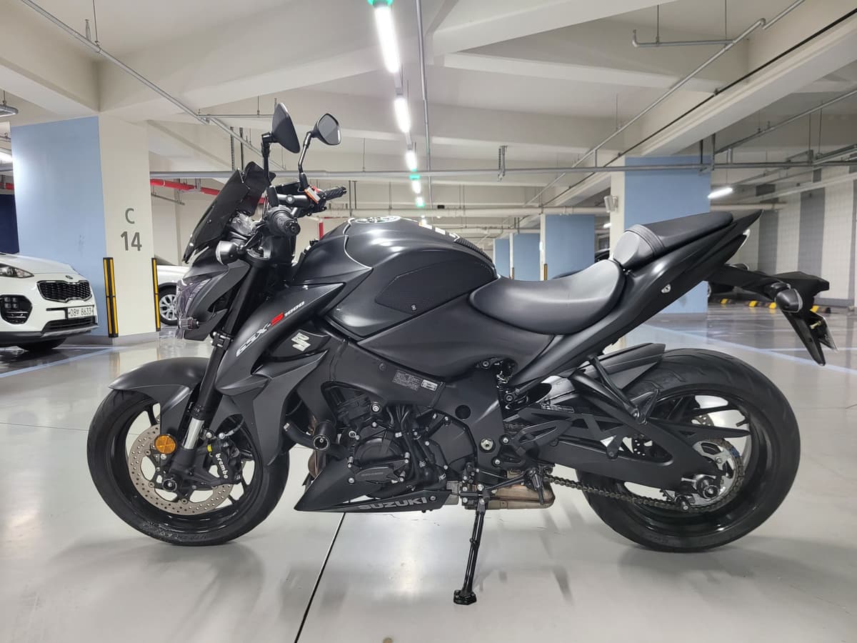 스즈키 GSX S 1000 2
