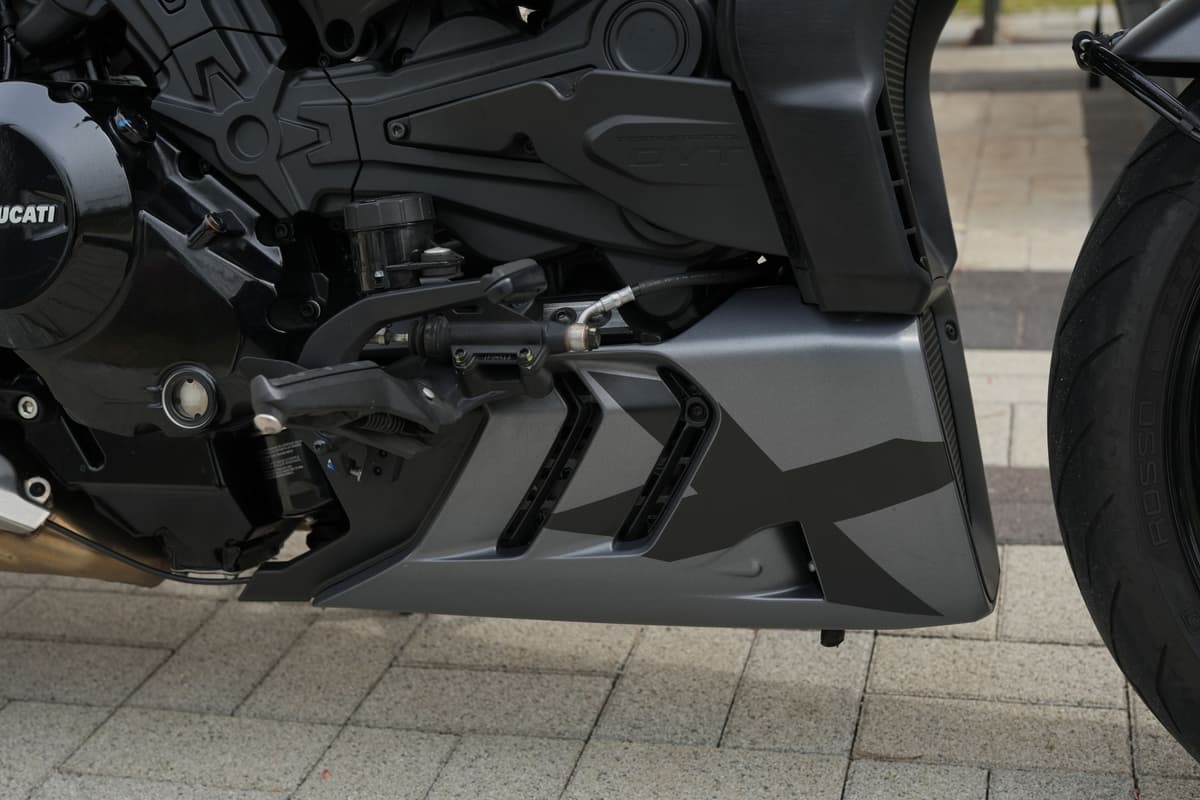 두카티 X 디아벨 블랙스타 13