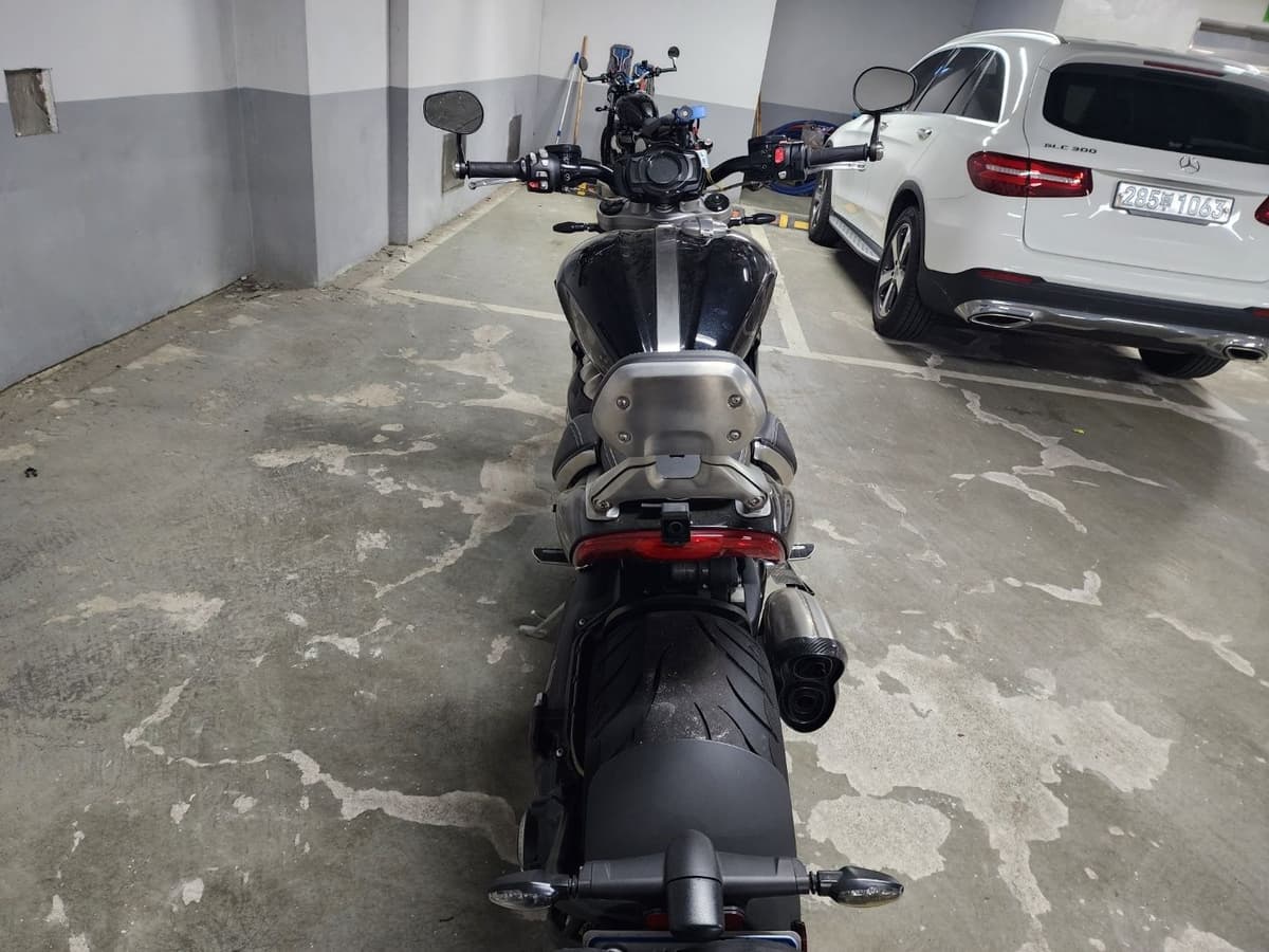 트라이엄프 로켓III R 4