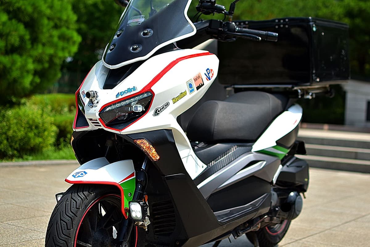 케이앤씨모터스 이지맥스 300 ABS 8