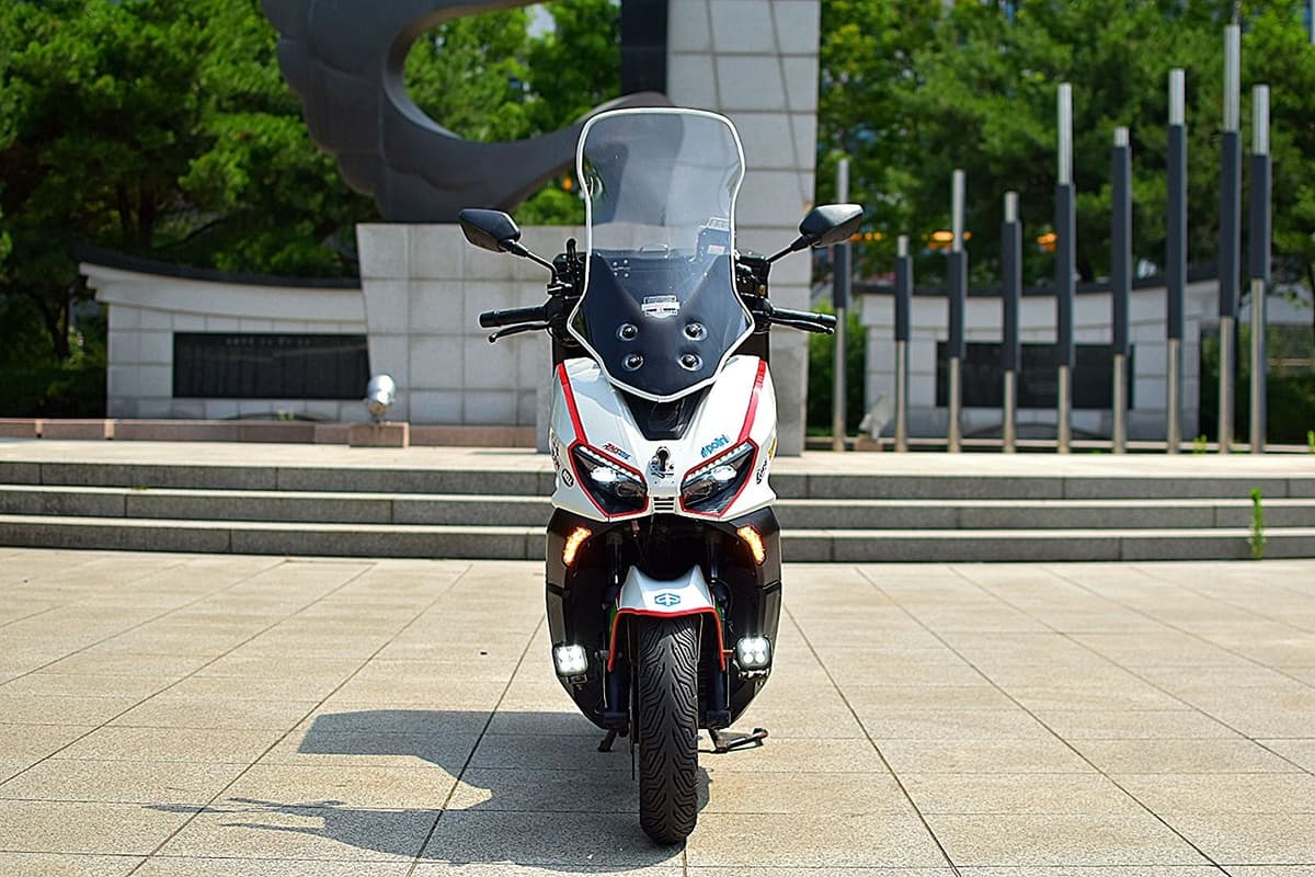 케이앤씨모터스 이지맥스 300 ABS 3