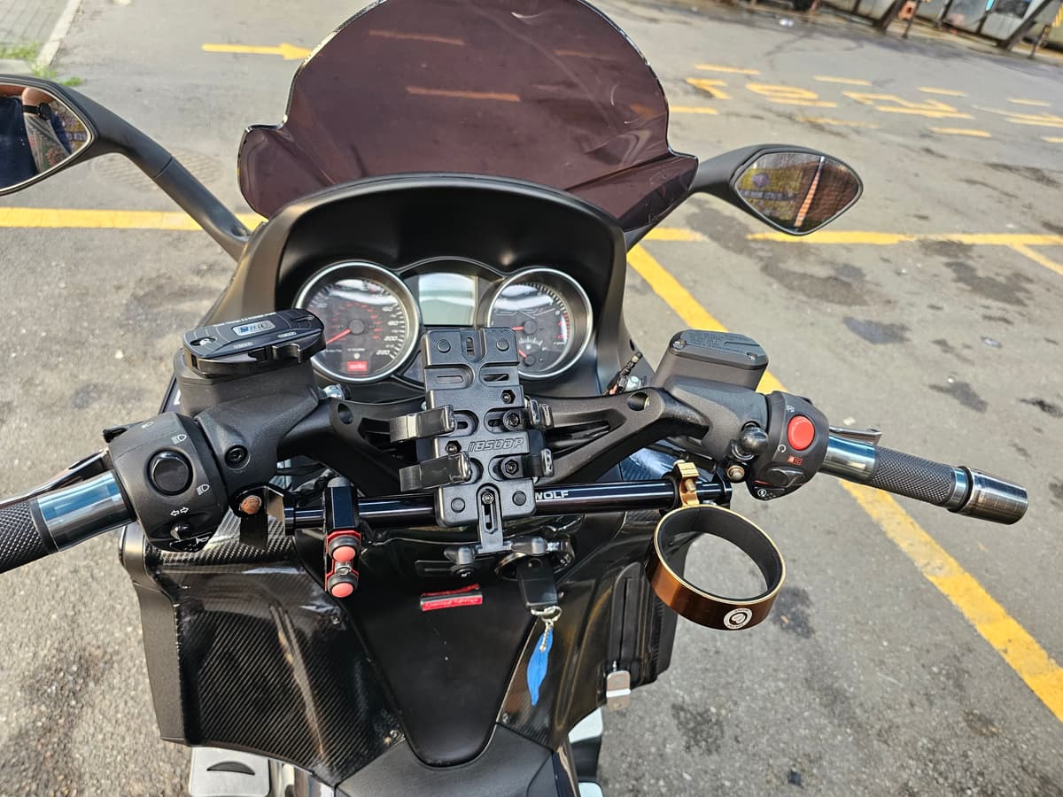 아프릴리아 SRV 850 more