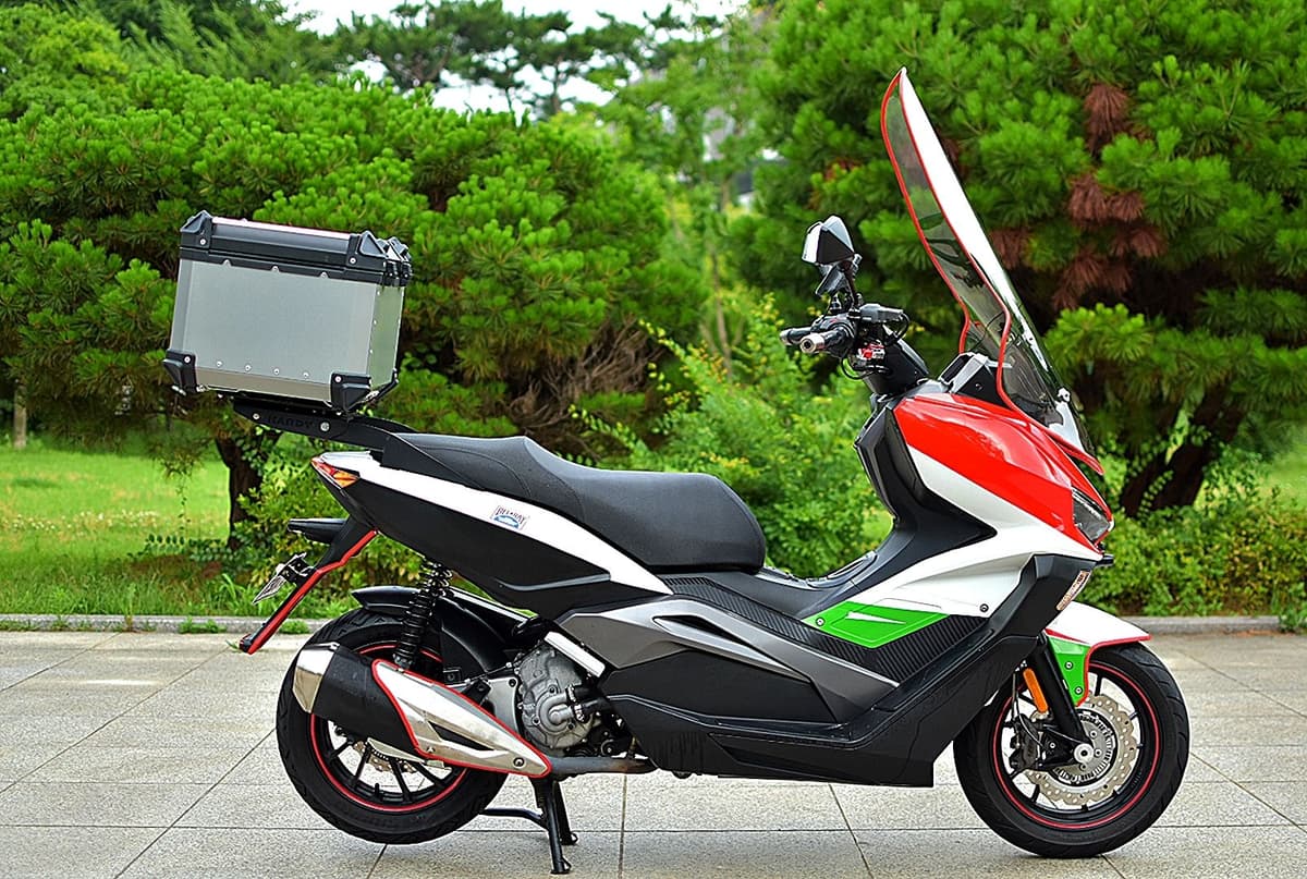 케이앤씨모터스 이지맥스 300 ABS 1