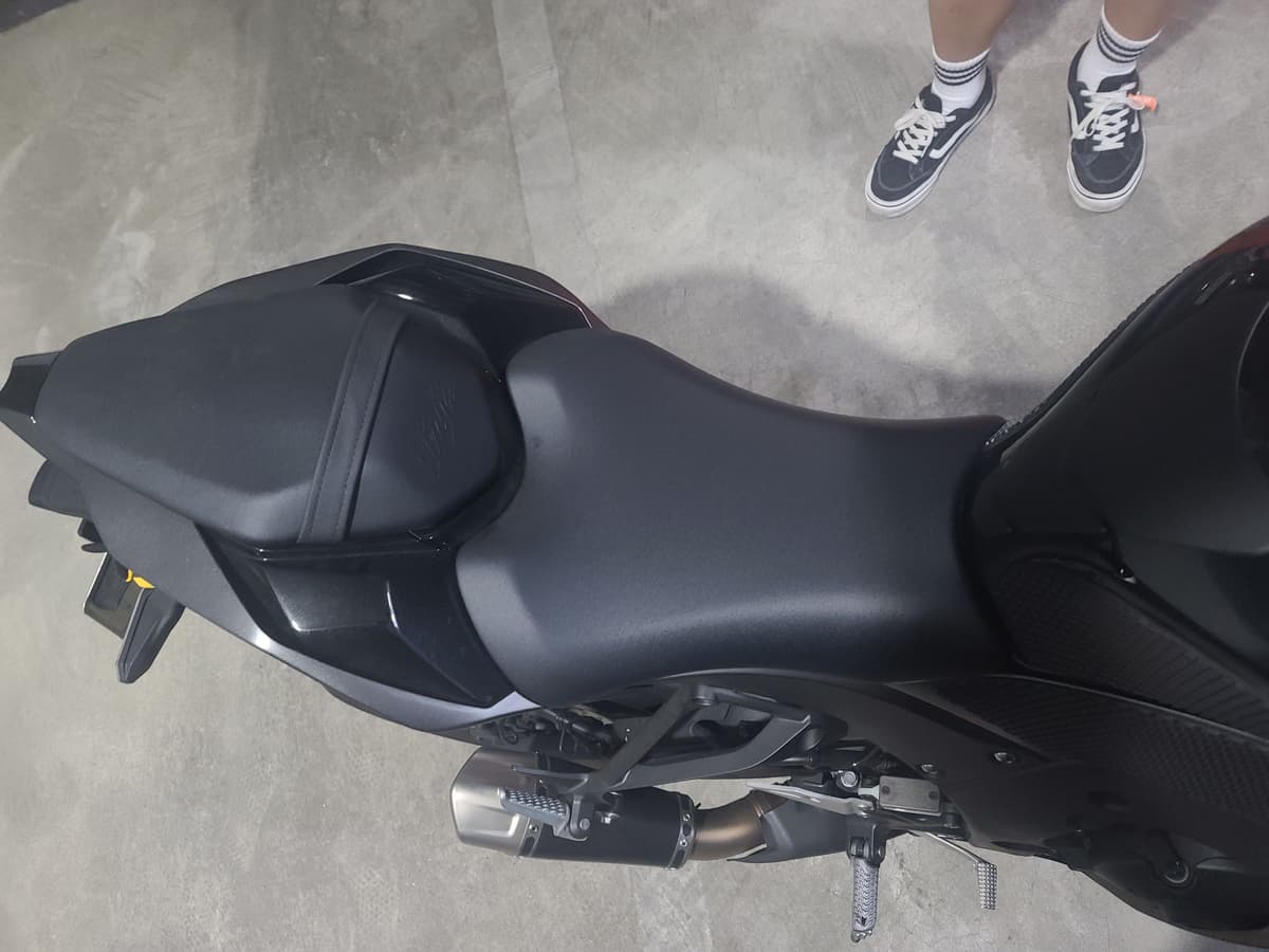 가와사키 닌자 ZX 10 R 8