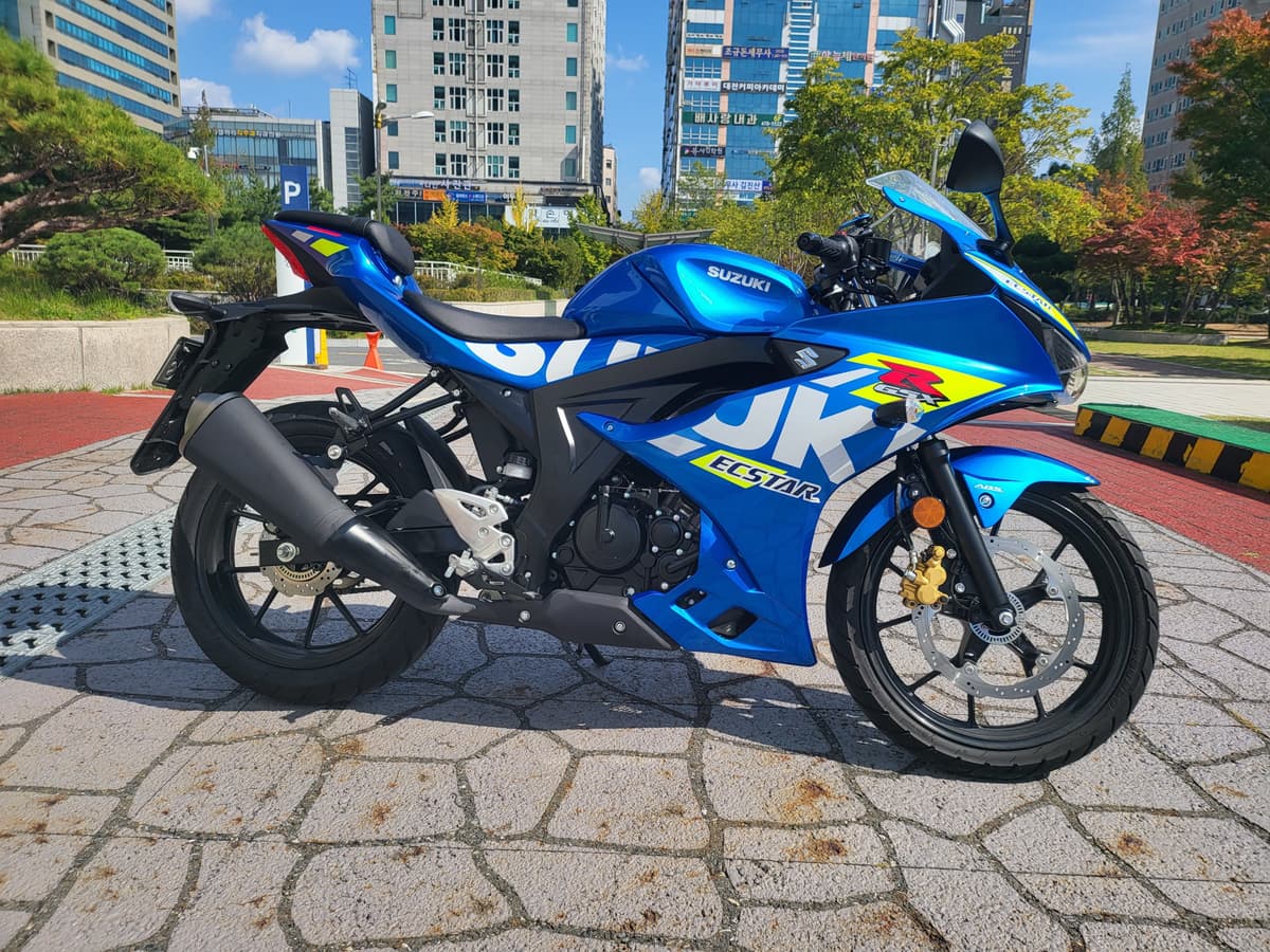 스즈키 GSX R 125 ABS 1