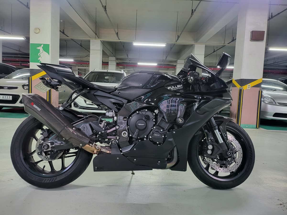 야마하 YZF R1 2