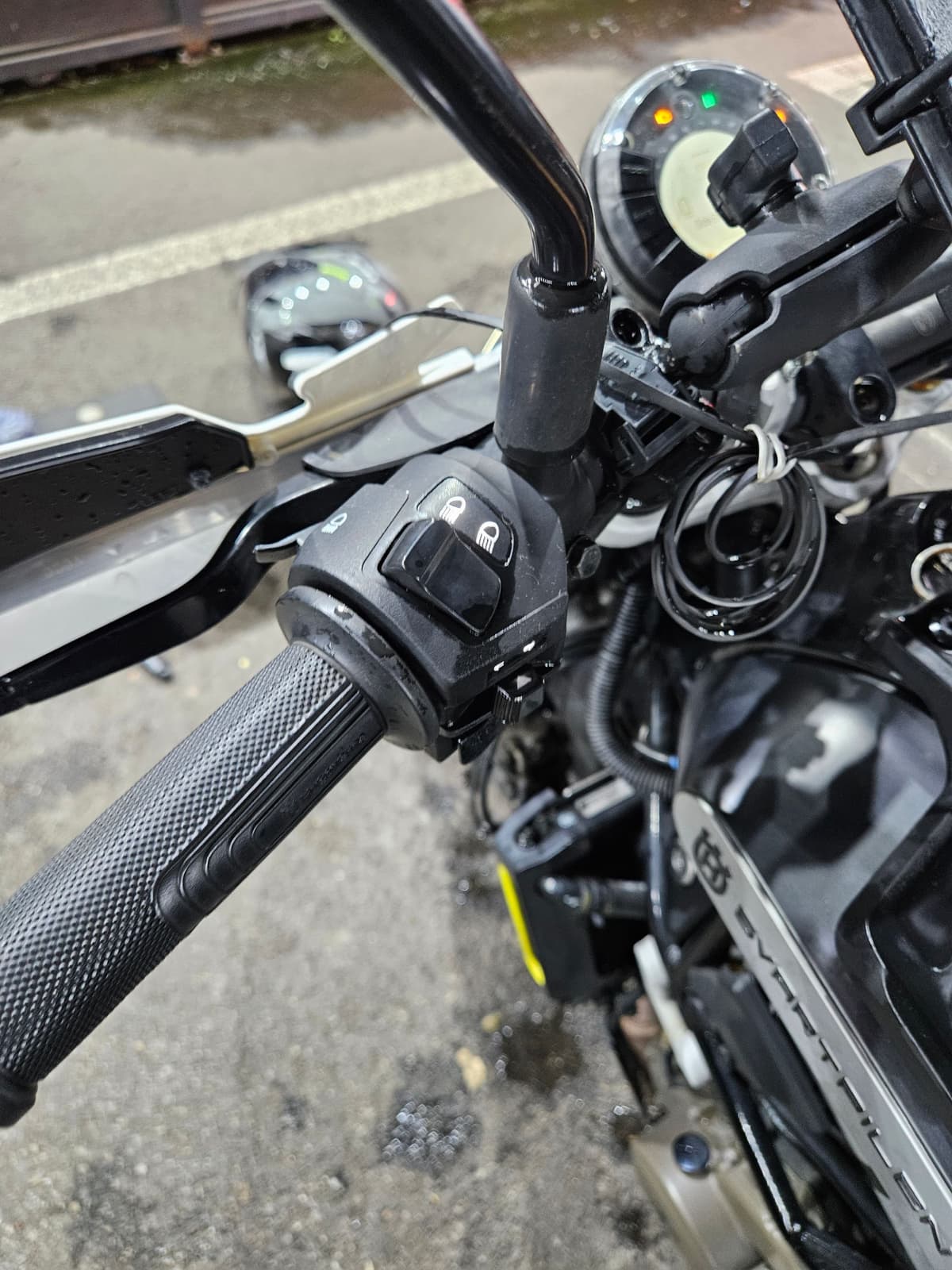 허스크바나 스바르트필렌 250 more